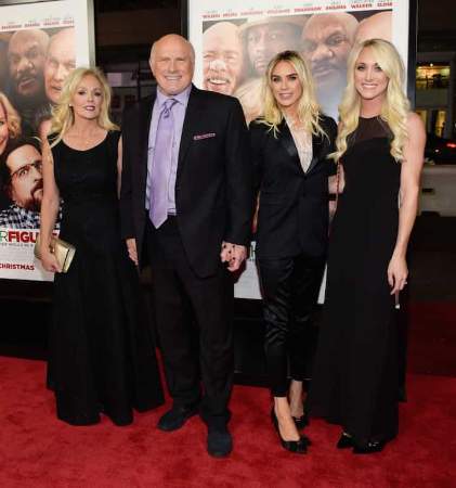 Tammy Bradshaw attending the premiere of Warner Bros with her husband, Terry, and daughters Rachel Bradshaw and Erin Bradshaw.